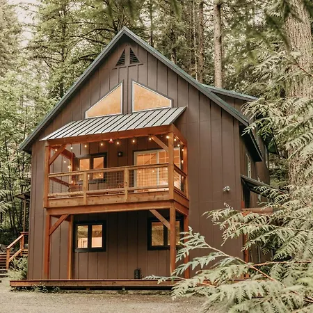 Snowline Cabin 69 - An Elegant Country Home Sleeps 8